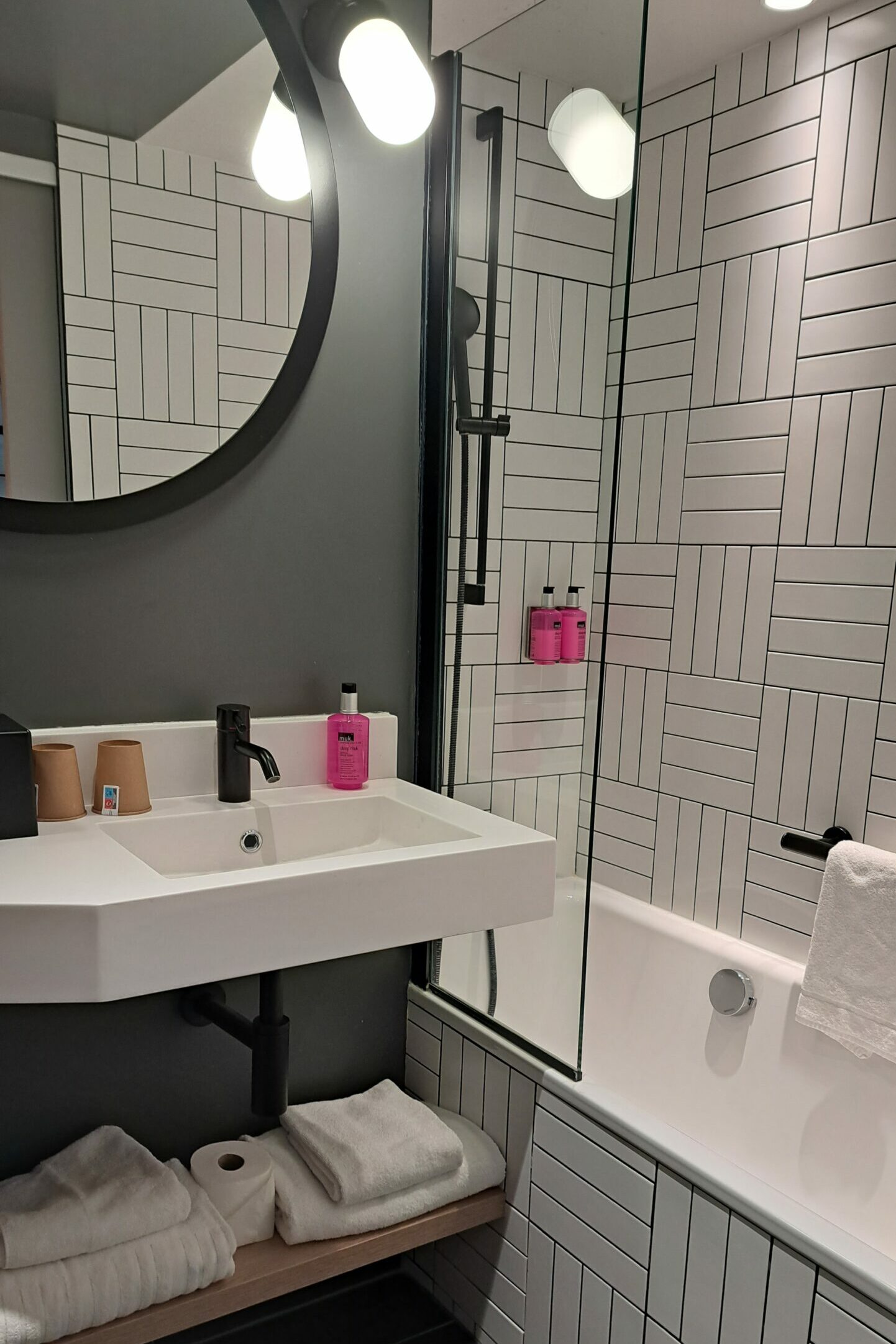 Moxy Bordeaux avec Staycation - Les Pieds dans le Vide - Camille Blanchet (7)